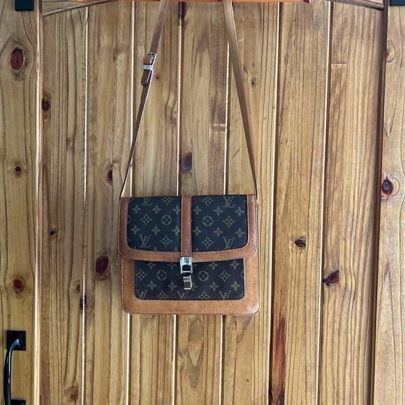 Authentic Louis Vuitton front clasp won’t shut. - Picture 8 of 10